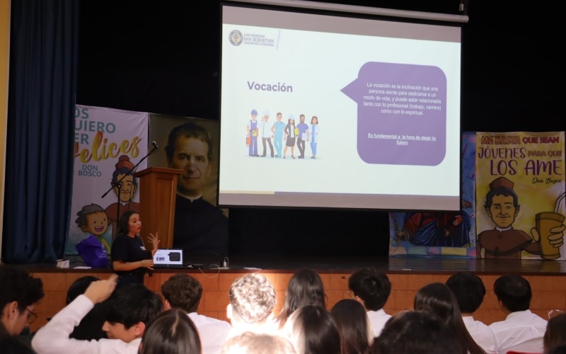 Charla Vocacional de la Universidad San Sebastián Inspira a Estudiantes