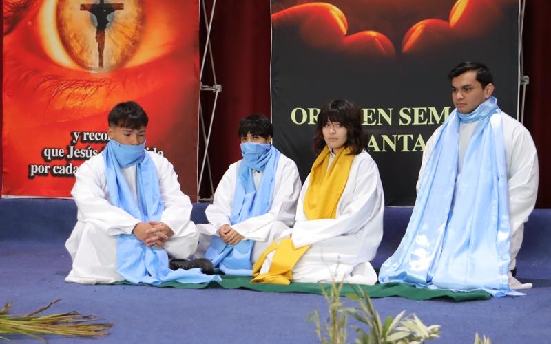 4° Medio C representa la Entrada de Jesús a Jerusalén en los Buenos Días de Semana Santa