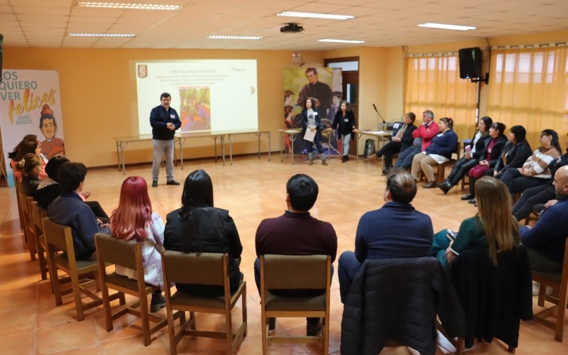 Jornada "Construyendo Puentes" para Docentes de Educación Básica en Salesianos Linares