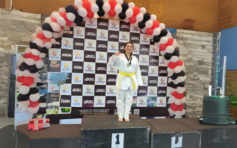 Triunfo Destacado: Profesora Camila Alarcón Gana en el Gran Prix de Taekwondo en Los Ángeles