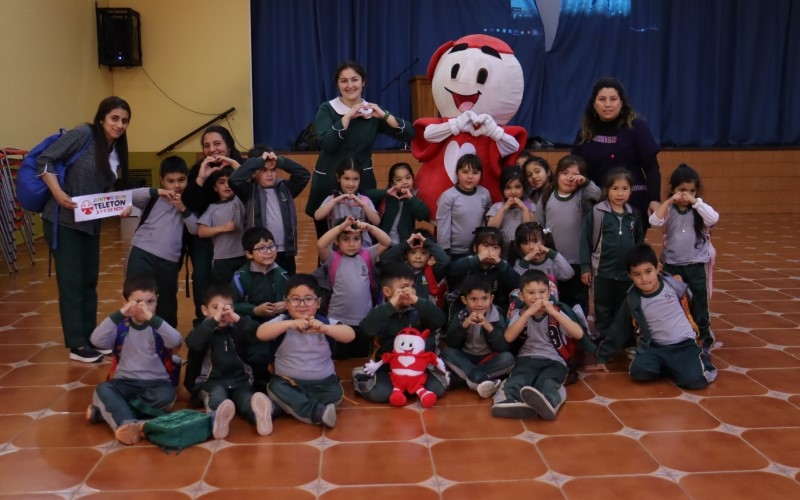 Visita de Teletín a los Estudiantes de Pre-Básica