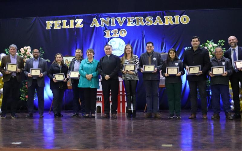 En Emotiva Ceremonia, Colegio Salesiano Honra la Trayectoria y Fidelidad de sus Educadores y Funcionarios