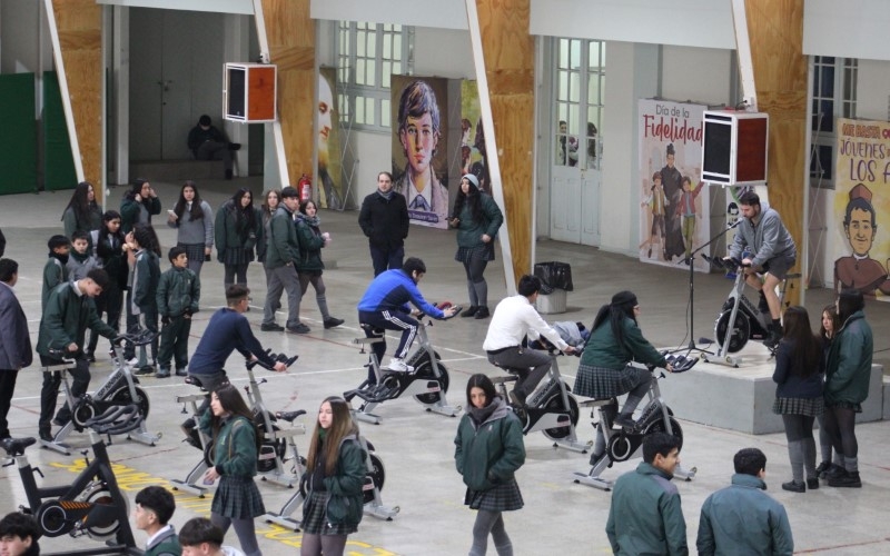 El Colegio celebra el Día Mundial de la Bicicleta con una clase de spinning